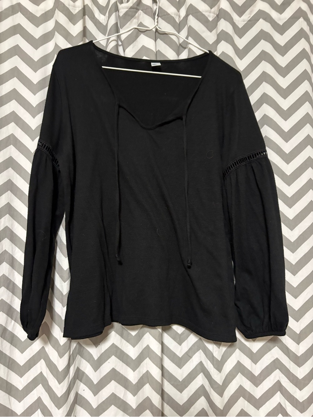 Old Navy Black Long-Sleeve Tie-Detail Tunic Top